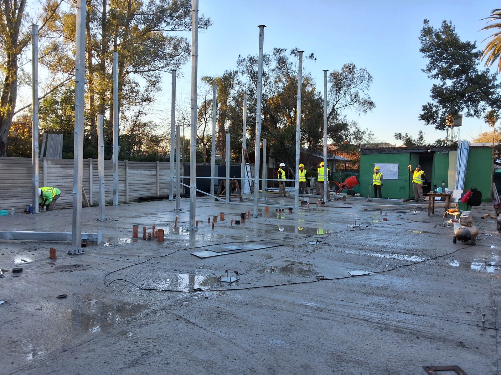 Columnas de acero sobre la platea