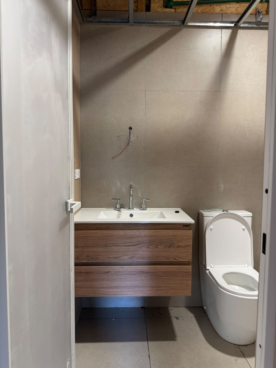 Vanitory y sanitarios del baño